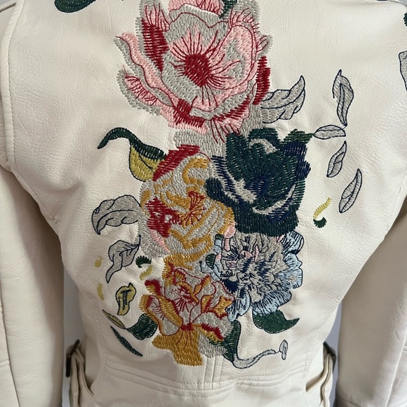 Blank NYC White Leather Jacket with Floral Embroidery (XS) NWT - Picture 7 of 9